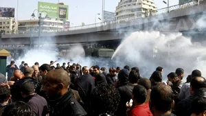 „Revoluţia” a început şi în Egipt. Lupte de stradă. Mohamed ElBaradei, arestat