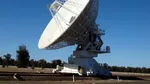 Telescopul Spațial James Webb a descoperit o structură stranie în centrul unei galaxii îndepărtate