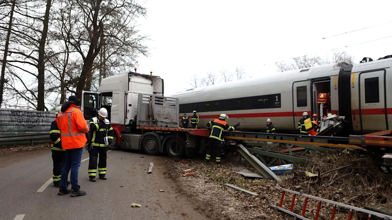Germania. Un mort şi 25 de răniţi, după ce un tren de mare viteză a lovit un camion
