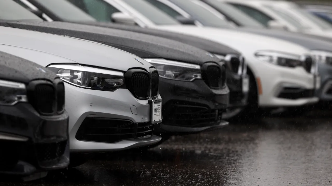 PwC Autofacts: Vânzările de vehicule noi vor creşte uşor în acest an în România