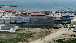 Peste 8 tone de alimente neconforme retrase de la vânzare şi confiscate de la unităţi de pe litoral