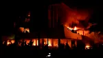 Indonezia. Trei morţi după ce o mulţime a incendiat clădirea parlamentului regional