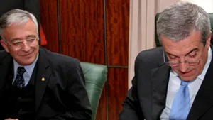 Tăriceanu se consultă cu Isărescu asupra evoluţiei inflaţiei pe 2008, pentru a evita derapaje-surse
