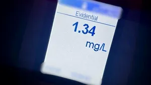 Beat și cu permisul suspendat, un băcăuan a făcut prăpăd pe șosea