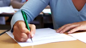O altă faţă a epidemiei de COVID 19: O elevă de clasa a VIII-a învaţă de două luni în izolare: Nu mă aşteptam ca totul să se încheie atât de brusc 
