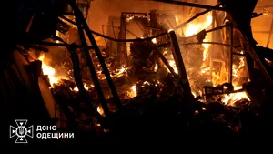 Un mort şi opt răniţi după un atac cu drone din Odesa