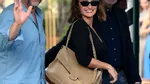 Cuplul de actori spanioli Penélope Cruz-Javier Bardem strălucește la Veneția la prezentarea filmului „Bunker”. Geanta XXL de la Chanel afișată de Penelope costă peste 15.000 de euro