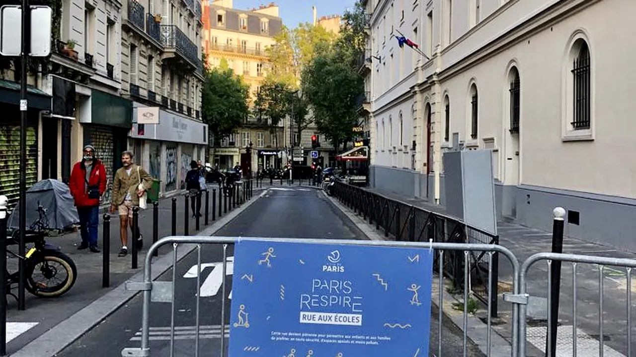 Parisul interzice maşinile în apropierea şcolilor
