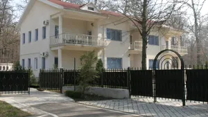 Gândul: Vilă la Snagov – 145 (una sută patru zeci şi cinci) lei