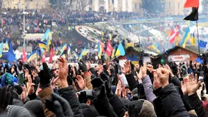 Opoziţia ucraineană menţine presiunea în stradă, înaintea unei vizite a lui Ianukovici la Moscova