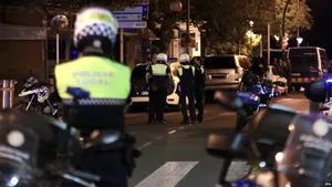 FOTO, VIDEO | Un al DOILEA atac terorist a fost oprit de poliţia spaniolă, la câteva ore după atentatul de la Barcelona/ Centurile cu explozibil erau false