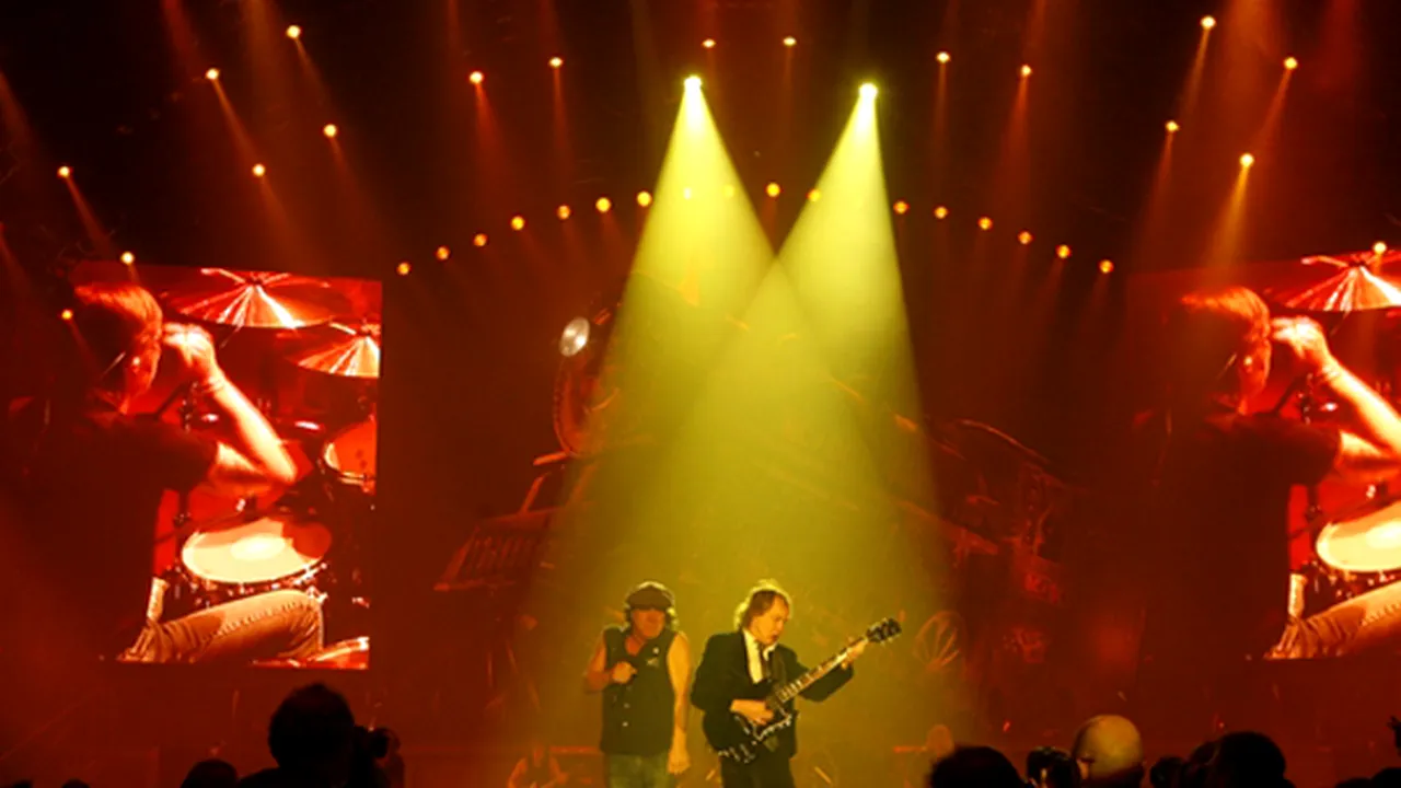 Peste 7.000 de bilete la concertul AC/DC, vândute în prima zi