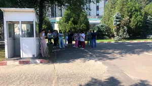 VIDEO Protest la Spitalul Universitar. Manager: Unii vor şi sporuri maxime şi vouchere de vacanţă