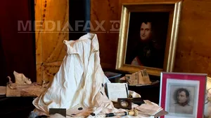 Ultimele articole vestimentare purtate de Napoleon I, scoase la licitaţie