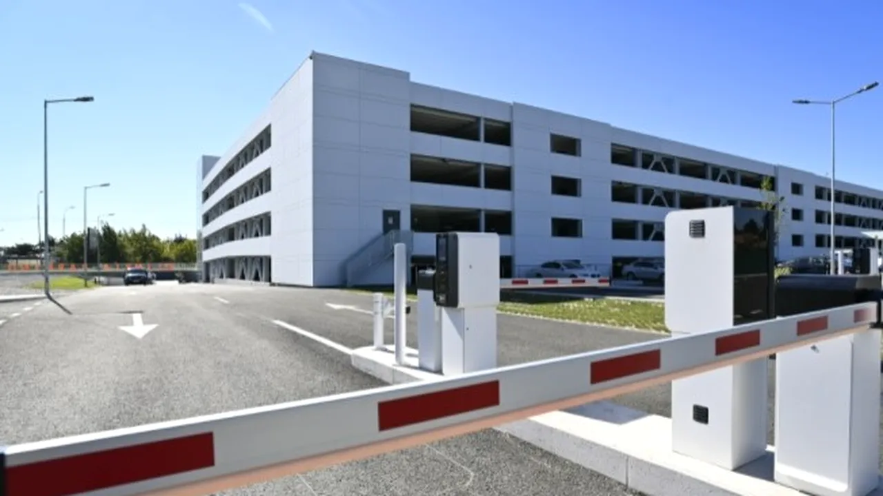 O companie româno-elveţiană a investit 20 milioane de euro într-o parcare supraterană de lângă Aeroportul Otopeni de 1.500 de locuri