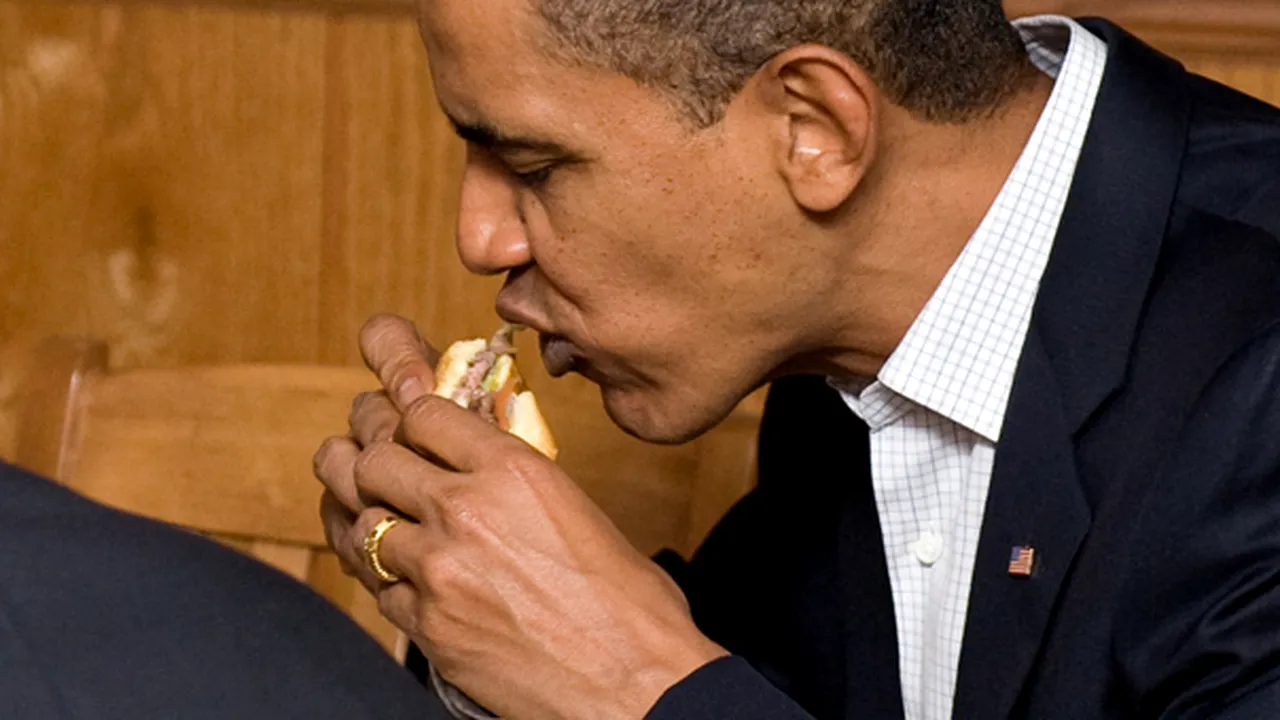 O asociaţie medicală îi cere lui Obama să nu mai consume hamburgeri în public
