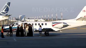Lumina sfântă, adusă în Bucureşti de la Ierusalim cu un avion special