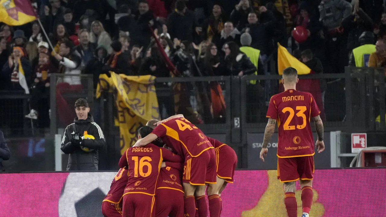 Pellegrini şi Lukaku au dus Roma la o victorie cu 2-0 în faţa unui Napoli în nouă oameni