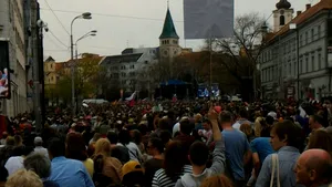 Zeci de mii de oameni au protestat în Slovacia, cerând reforme pentru combaterea corupţiei