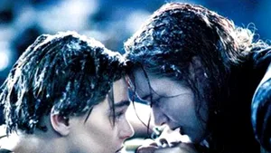 Controversata uşă plutitoare din Titanic a fost vândută la licitaţie pentru 718 750 dolari