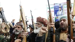 China, la cererea Arabiei Saudite, a cerut Iranului să oprească ofensiva rebelilor Houthi spre Marea Roșie