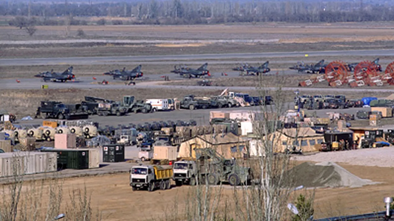 Militarii francezi şi spanioli, nevoiţi să părăsească baza kîrgîză de la Manas