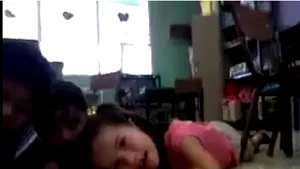 Cum a reuşit o educatoare să calmeze copiii în timpul unui atac armat - VEZI VIDEO