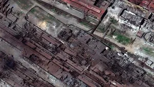 20 de civili au părăsit uzina siderurgică Azovstal, asediată de ruşi