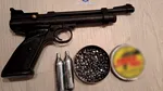 Bărbat din Hunedoara care deţinea ilegal un pistol, dat în vileag de iubită, după un conflict