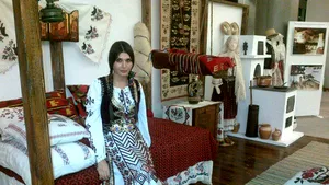 Elena Băsescu, îmbrăcată în costum popular. Cu ce ocazie a purtat fiica preşedintelui hainele tradiţionale - FOTO