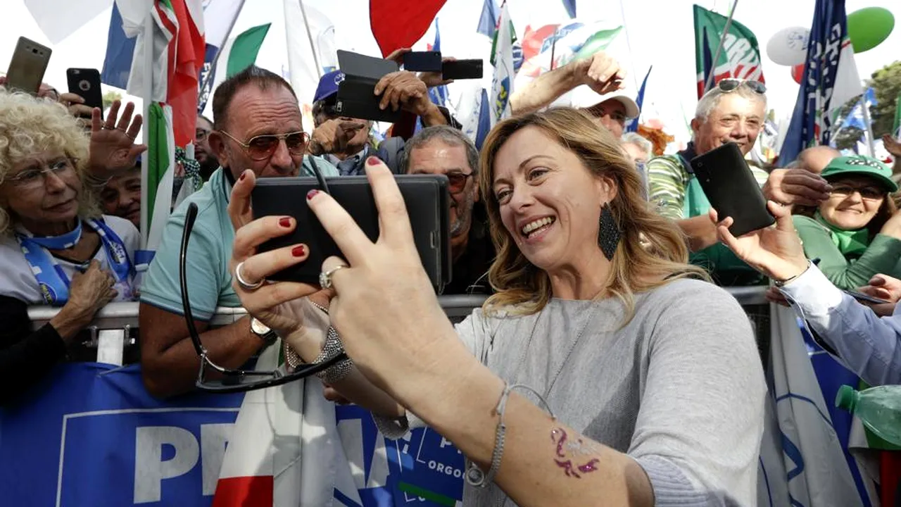 Italia se pregăteşte de alegeri. Mizând pe creştinism şi patriotism, Giorgia Meloni este tot mai aproape să devină primul prim-ministru de extremă-dreapta de după cel de-al Doilea Război Mondial