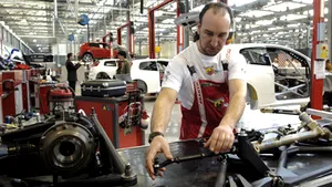 Fiat va trimite în şomaj tehnic 1.100 de angajaţi din Italia