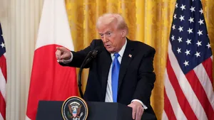 Trump impune taxe noi pe oţel şi aluminiu şi promite măsuri similare pentru alte produse importate