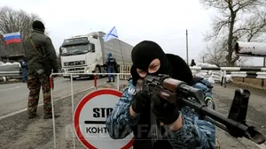 ALERTĂ în Crimeea: Poliţia Berkut, acuzată de dispersarea violentă a manifestanţilor de la Kiev, face legea în Crimeea - FOTO, VIDEO