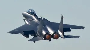 Aproape tot ce trebuie să știi despre avioanele de luptă F-15 / Lovesc înainte să fie văzute și ajung la viteze ireale