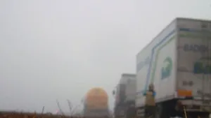 Trafic rutier îngreunat de ceaţă pe DN 17, în Pasul Tihuţa, vizibilitatea fiind sub 50 de metri