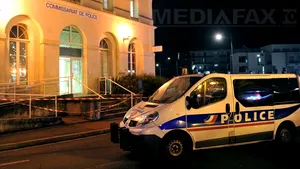 Agresorul poliţiştilor din Franţa avea pe pagina de Facebook drapelul grupării Stat Islamic