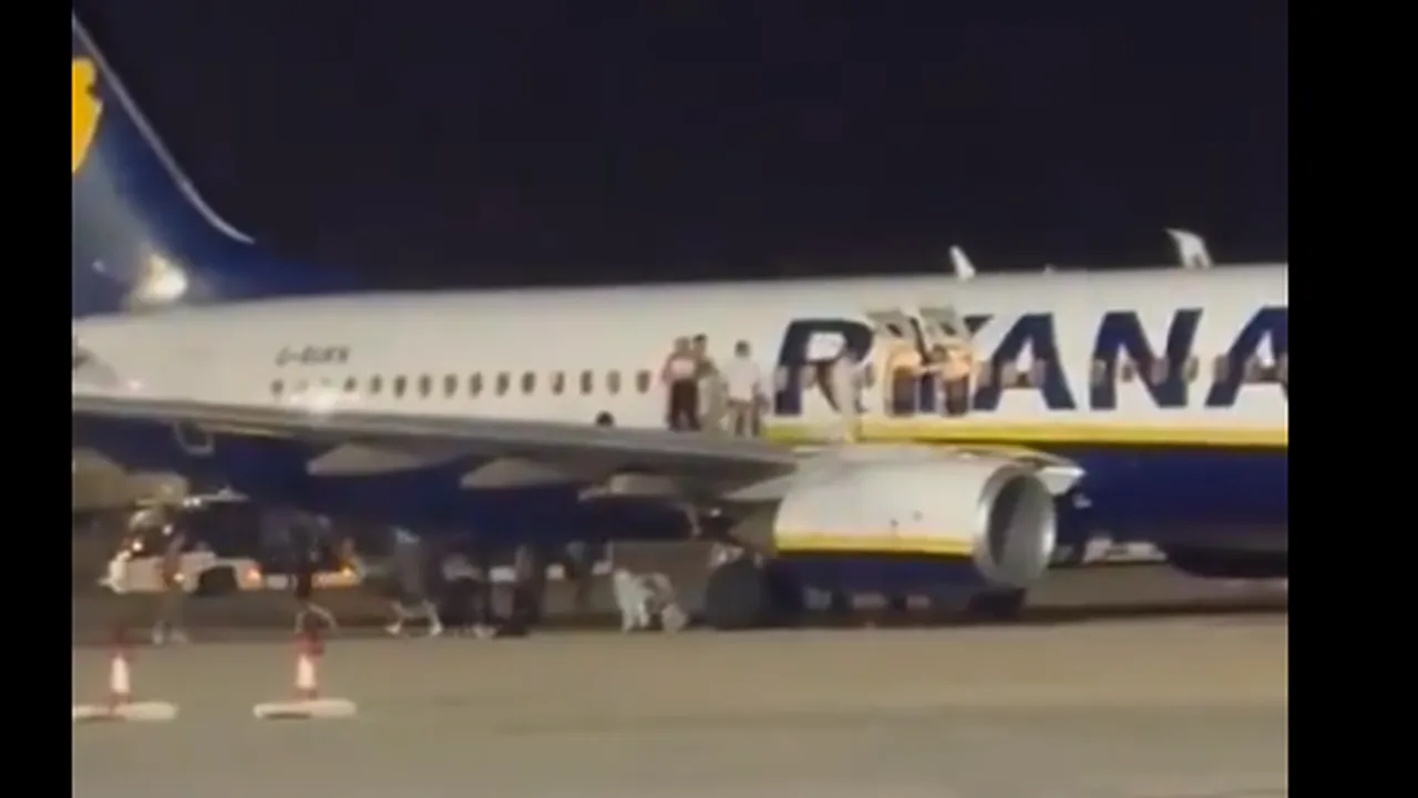 Momente de groază la bordul unui avion Ryanair pe aeroportul Palma din Mallorca. Un incendiu a izbucnit pe pista aeroportului
