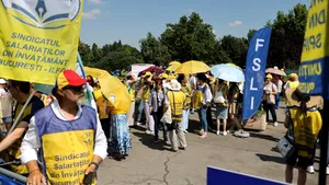 Teachers protest in front of Parliament: 160,000 signatures for amending the Education Law