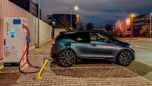 Sondaj: 6,5 milioane de gospodării din Marea Britanie vor avea maşină electrică până în 2030