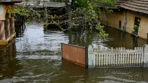 Inundaţii puternice în mai multe judeţe din ţară (VIDEO)