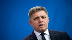 Robert Fico reacționează după ce o dronă a lovit un bloc din Galați: „UE trebuie să înceapă imediat dialogul cu Rusia”