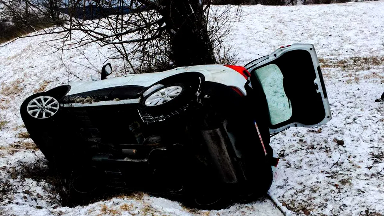 Trei tineri care mergeau să se înscrie la Şcoala de Poliţie Câmpina, direcţionaţi greşit de GPS, s-au răsturnat cu maşina