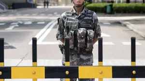 Tensiuni la Hong Kong în urma unor manevre cu blindate în centrul oraşului