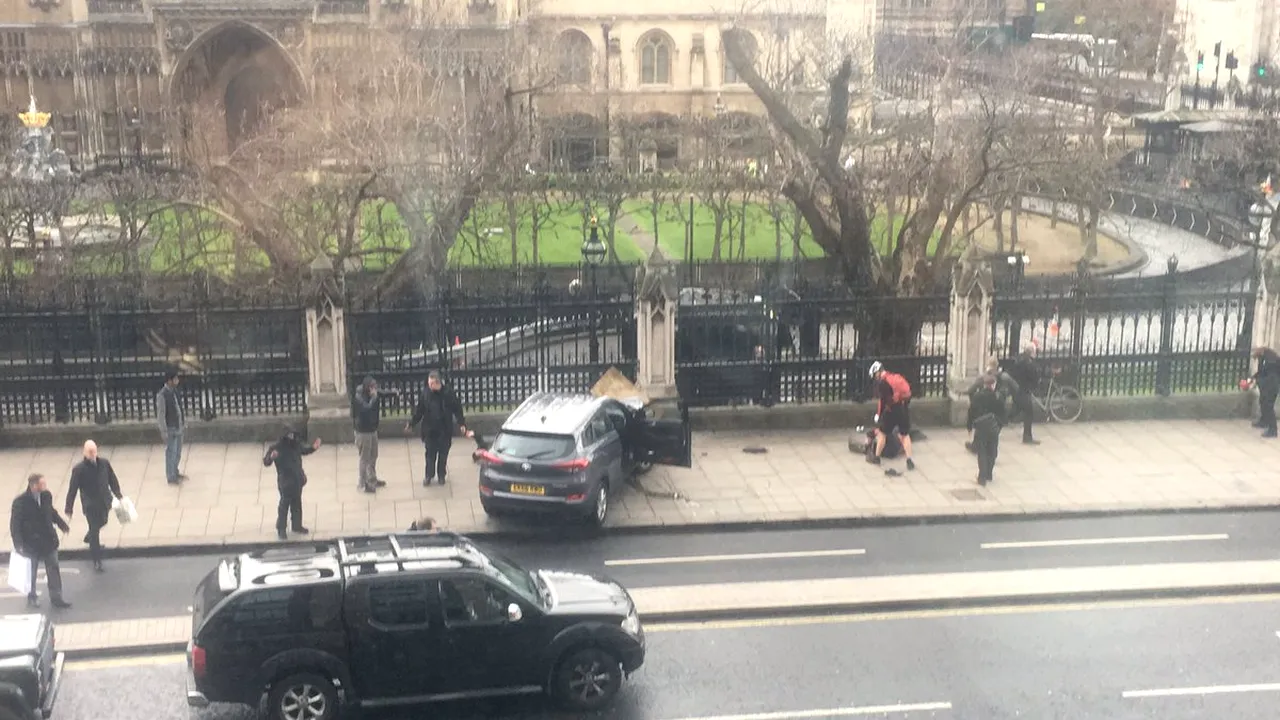 Parlamentul scoţian a suspendat dezbaterile despre independenţa Scoţiei după atentatul de la Londra