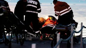 Accidentul de la Constanţa: Copilotul elicopterului prăbuşit a fost găsit legat de scaun cu centura, la şase metri adâncime