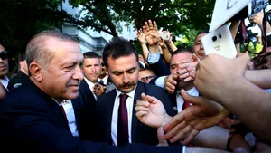 Epurări în Turcia, la un an de la tentativa de lovitură de stat. Autorităţile au emis mandate de ARESTARE pentru alţi zeci de angajaţi ai unor universităţi. Ce acuzaţii li se aduc