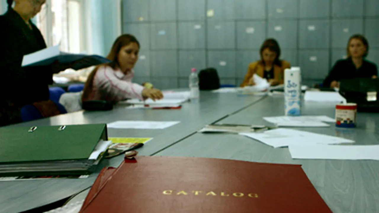 Aproximativ 6.300 de cadre didactice pensionare lucrează în învăţământ