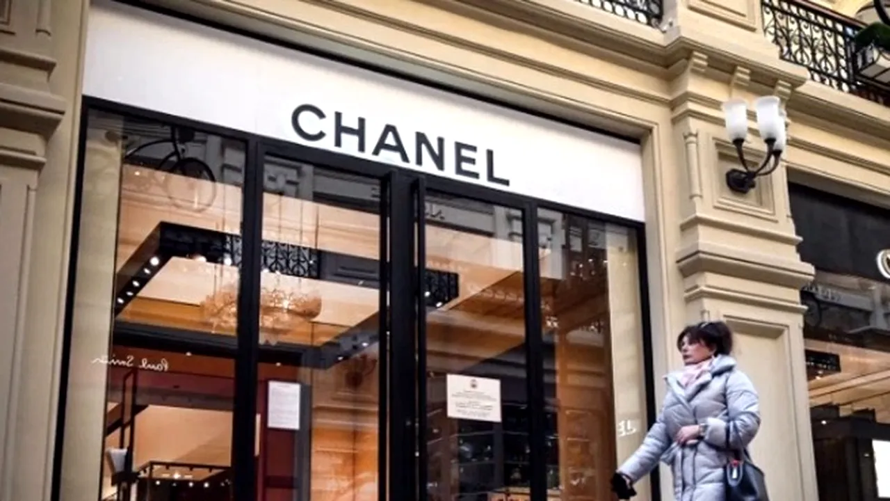 Chanel a anunţat că refuză să vândă produse şi ruşilor aflaţi în afara ţării lui Putin