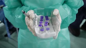 Cursa pentru vaccinare Africii: Est vs Vest. China oferă un miliard de doze de vaccin anti-COVID ţărilor din Africa